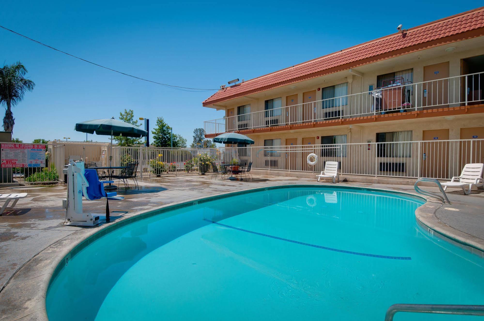 Vagabond Inn Bakersfield South Extérieur photo